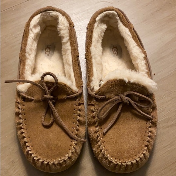ugg slippers size 4